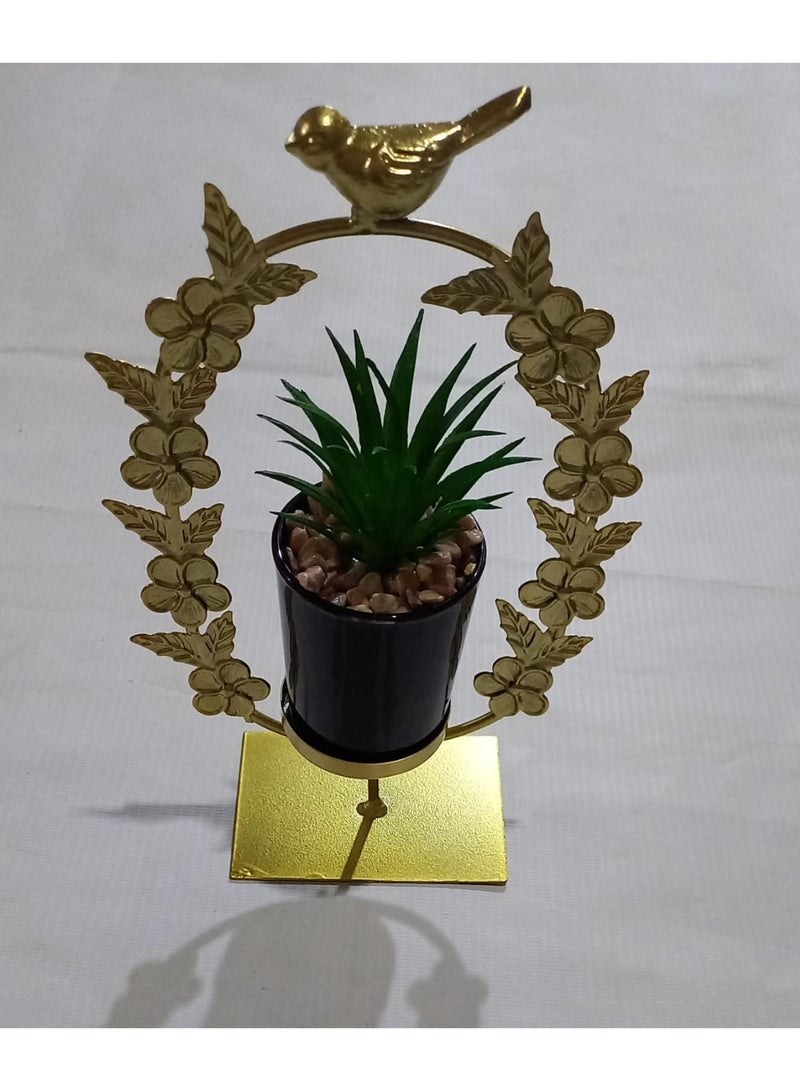 فازة من الزرع ديكور مدهب